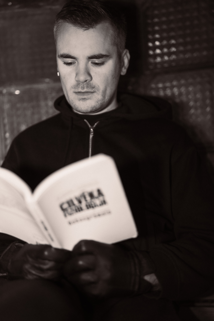 14Normālības ilūzija B&W pauze_lbb3 copy.png