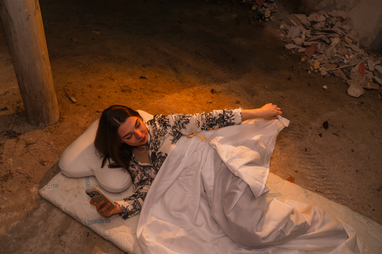 17Normālības ilūzija C gulta_lbb2 copy.png