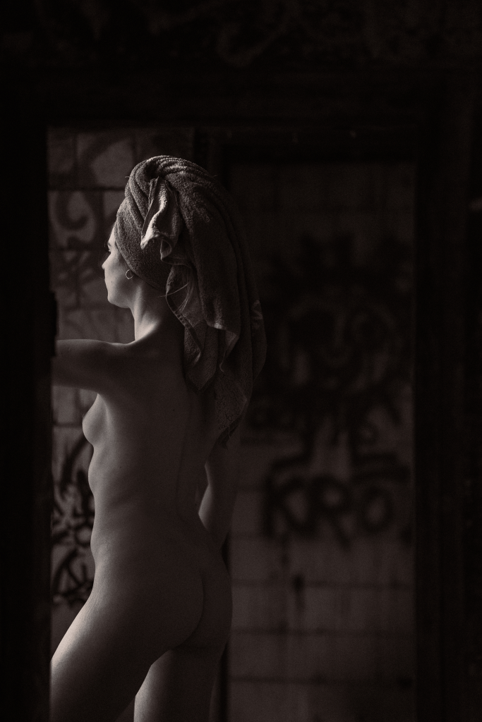 4Normālības ilūzija B&W duša_lbb copy.png