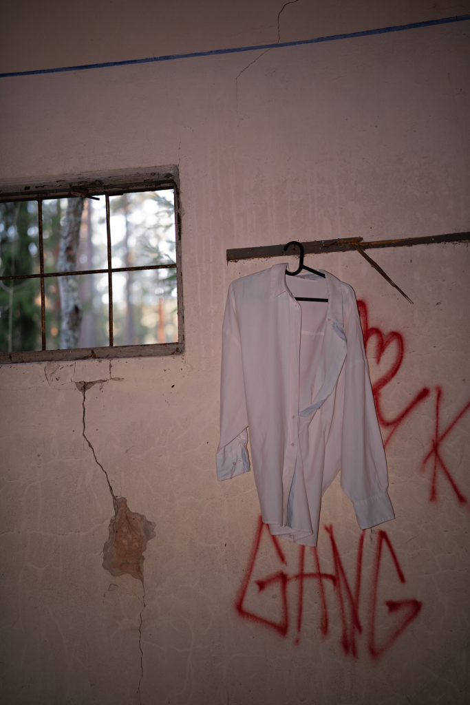 8Normālības ilūzija_Garderobe CLBB copy.png